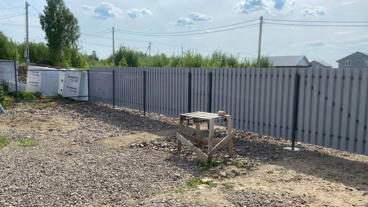 Забор из евроштакетника 16м RAL7024 Серый Графит фото 1 в Керчи